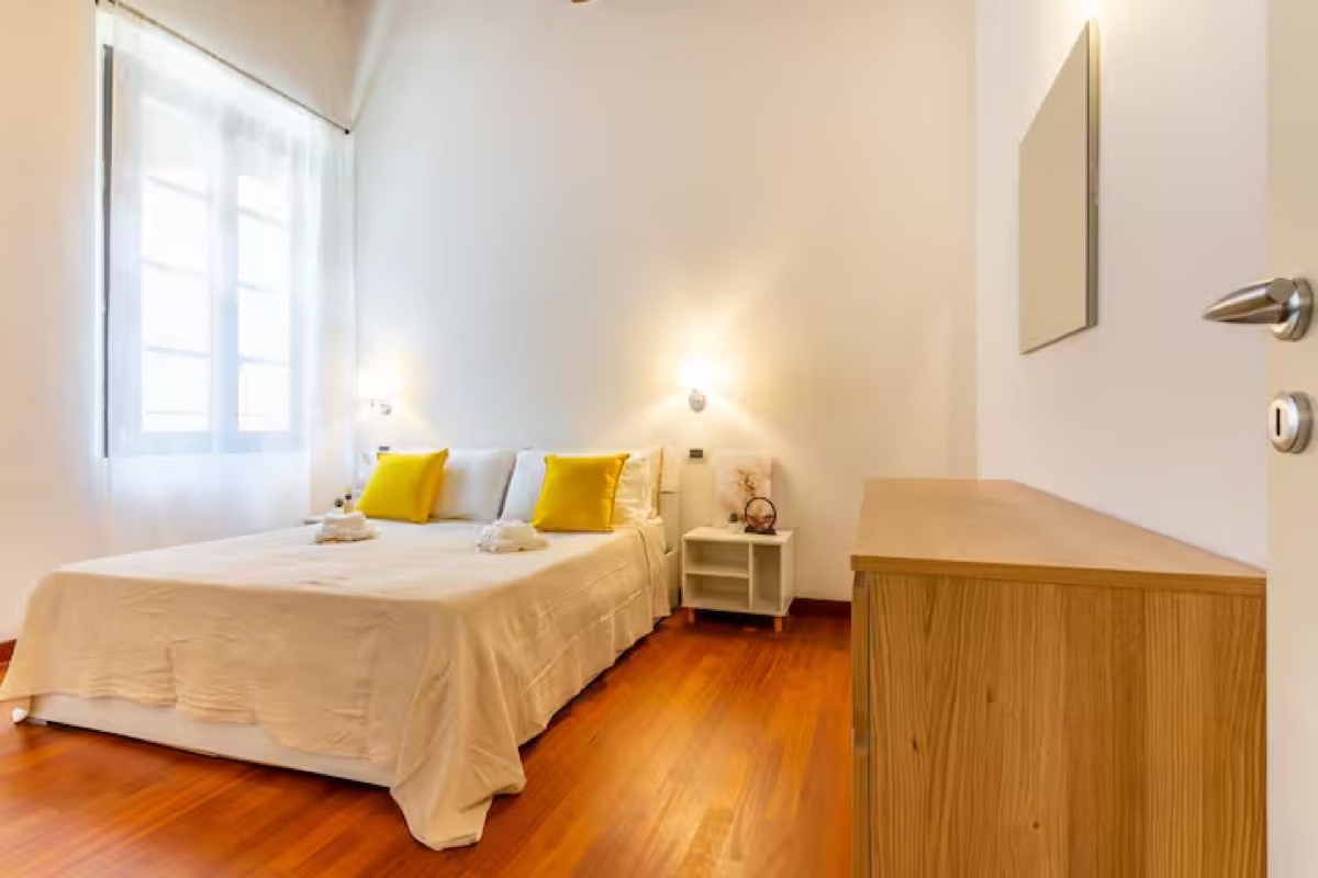 Camera da letto pronta per gli ospiti in un affitto breve
